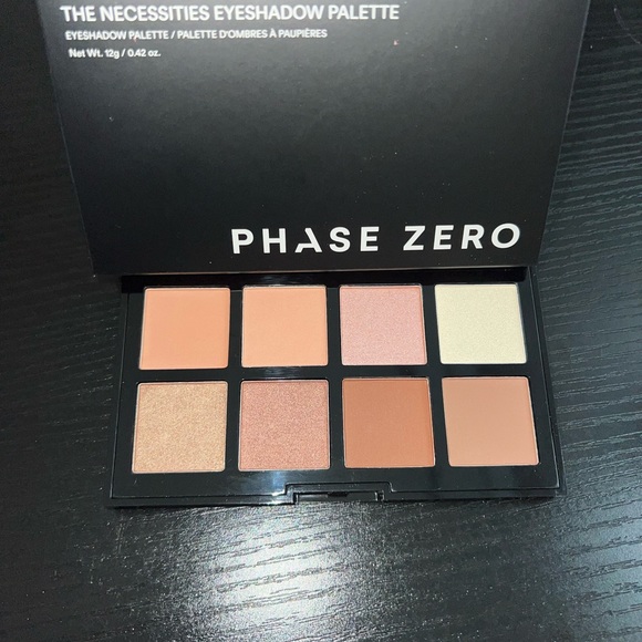 Brand new 8 eyeshadow palette - Picture 2 of 2